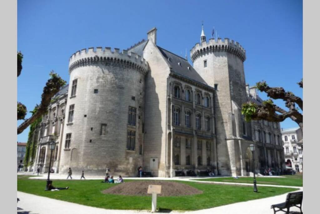 L'Atelier - 500M Musee Bd Angouleme Bagian luar foto